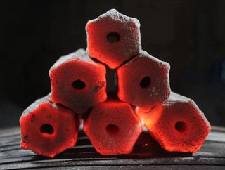 BIOAK Kuras Presuoti lazdyno riešutų lukštų anglies hexagon briketai BIOAK, 10 kg