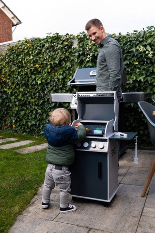 NAPOLEON Dujiniai griliai NAPOLEON BBQ MINI Grilis skirtas Vaikams žaisti , kopija Rogue® 425 Napoleon KIDS BBQ grilių, medinis