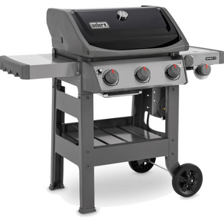 Šių metų dujinis grilis WEBER Spirit II E-320 – visos galimybės praplėsti savo valgių meniu! Trys degikliai, šoninis degiklis, šoninė nulenkiama lentynėlė, GBS sistema ir kiti privalumai.