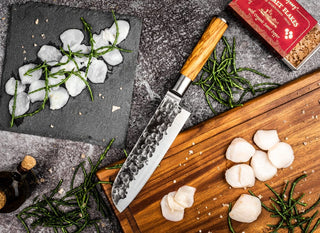 STYLE DE VIE Pjaustymas ir smulkinimas Japoniško plieno peilis STYLE DE VIE Olive Forged, Santoku, 18 cm